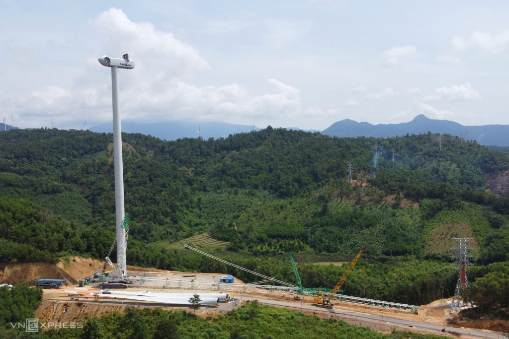 Đại công trường điện gió ở miền tây Quảng Trị