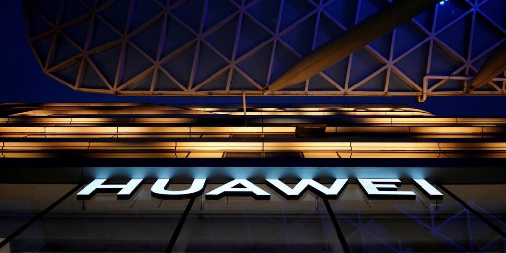 Mảng smartphone khó khăn, Huawei chuyển sang năng lượng tái tạo