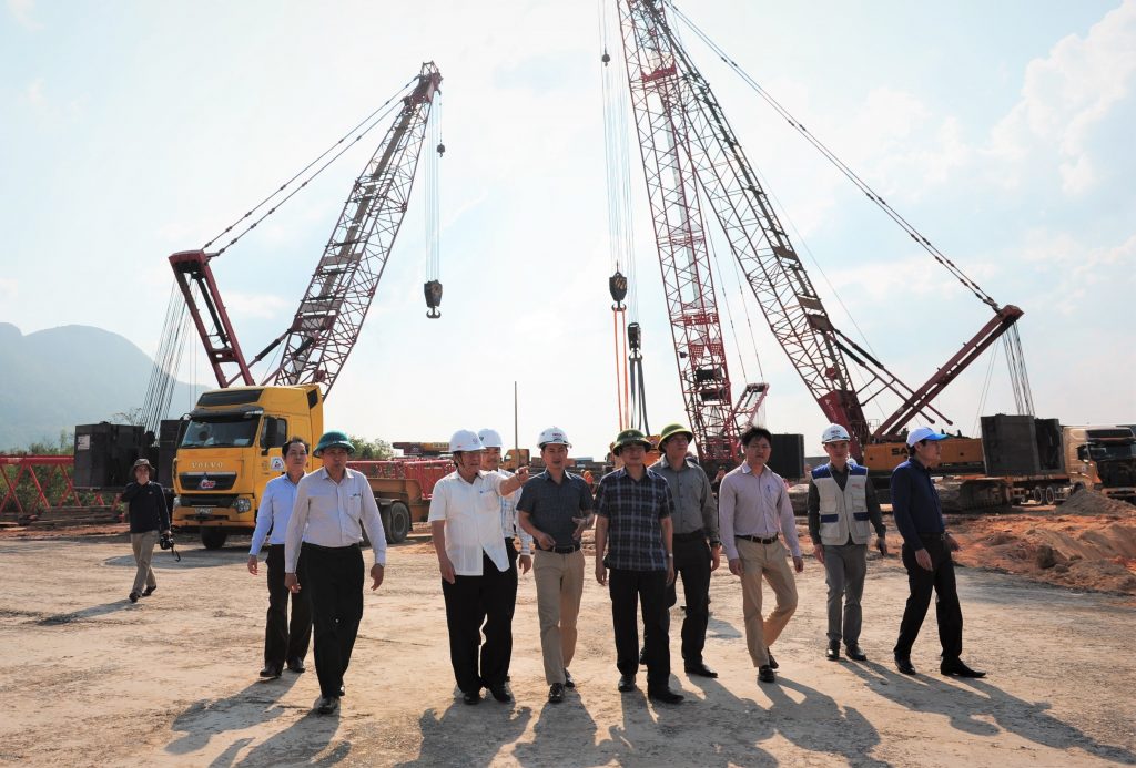 Phó chủ tịch thường trực UBND tỉnh Quảng Trị Hà Sỹ Đồng kiểm tra tiến độ thi công nhà máy điện gió Gelex 1, tháng 3/2021.