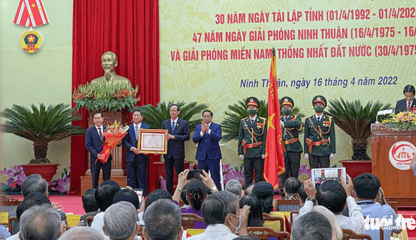 Thủ tướng Phạm Minh Chính trao tặng Huân chương Lao động hạng nhất và bằng khen cho tỉnh Ninh Thuận