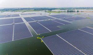 Trang trại điện mặt trời nổi ở Trung Quốc được tạo thành từ 160.000 tấm pin mặt trời.