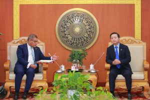 Chủ tịch COP26 trở lại Việt Nam thúc đẩy chuyển đổi năng lượng sạch